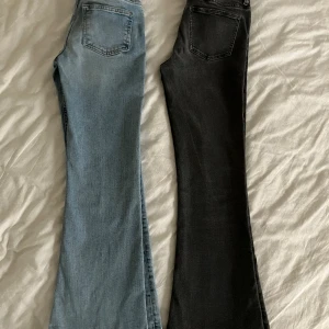 Gina bootcut 146 2 par - 2 par blå och grå Gina Young bootcut jeans storlek 146 i mycket bra skick.