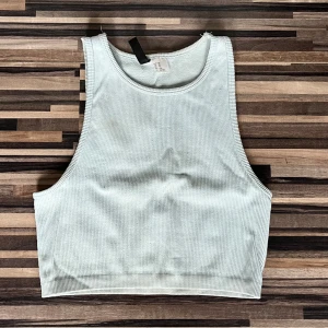 Linne - Ett ljusblått fint linne. Säljs då det inte används. Tveka inte på att höra av dig med frågor och funderingar💓