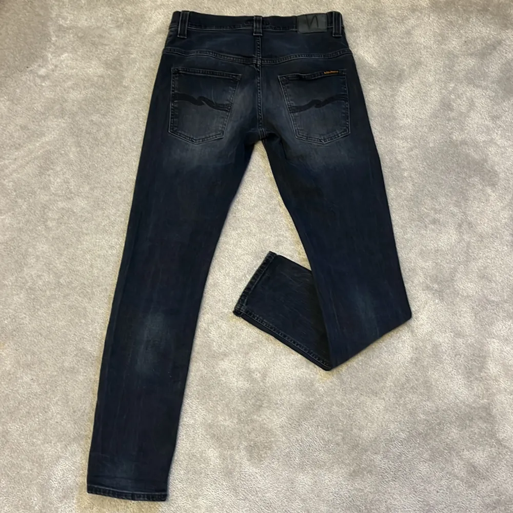 Skick 8/10, nypris 1500-1799, modell på jeans är thinn finn, hör av dig vid frågor eller vill se fler bilder. Jeans & Byxor.