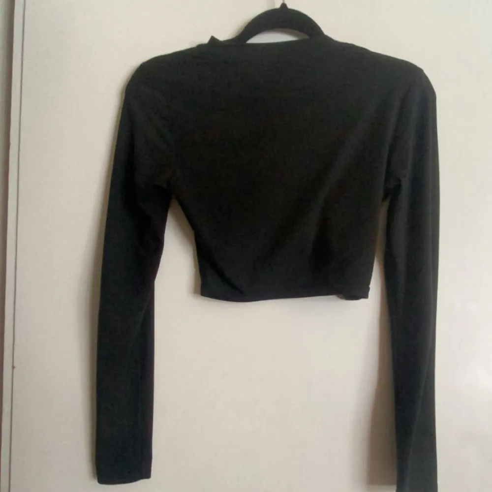En tröja från shein som jag inte använder längre✨ Kan skicka fler bilder om någon är intresserad!. Tröjor & Koftor.