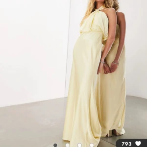 Balklänning  - Superfin gul klänning från asos som passar perfekt till balen eller bröllop i sommar 🕺aldrig använd då jag valde en annan balklänning. Nypris 1599kr, säljer för 1200💋💋