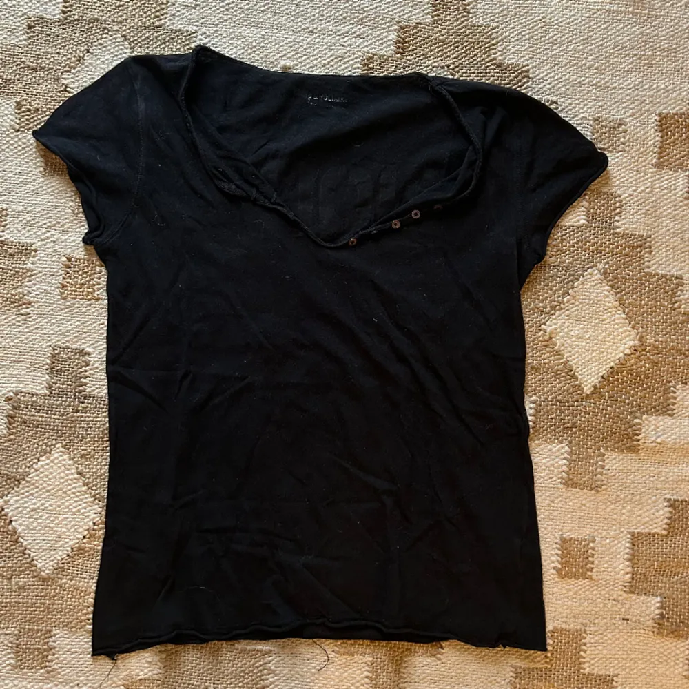 Säljer denna zadig Voltaire tröja i storlek S. Passar XS-M. Inga defekter. Köparen står för frakt (58kr spårbar) och plagget är kvar så länge det inte står ”såld”!🖤🖤⭐️⭐️🦓🦓. T-shirts.