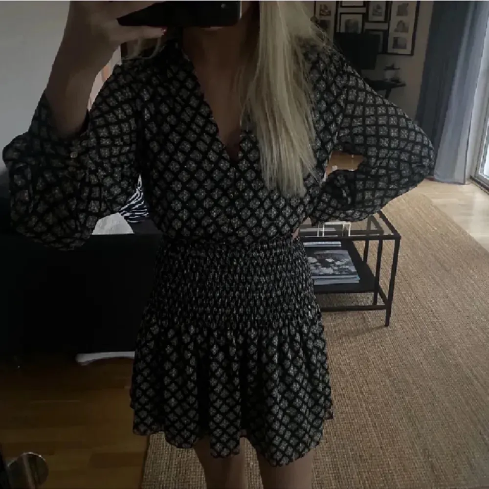 snygg klänning från zara pris kan diskuteras passar S. Klänningar.