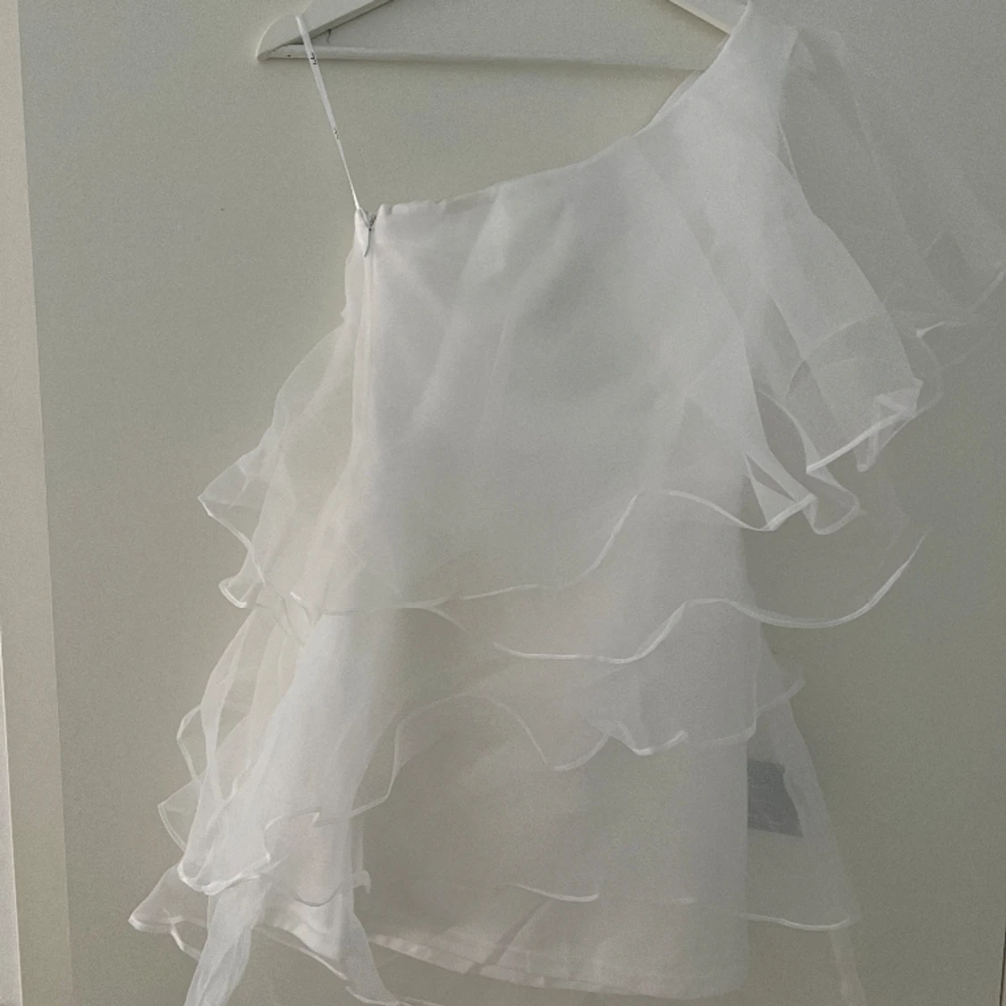 Vit volangklänning  - 91