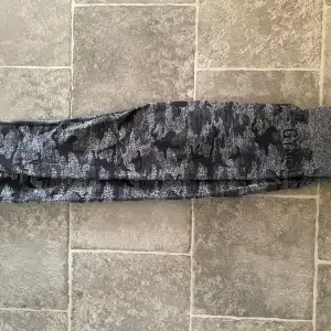 Gymshark seamsless tights STRL XS! Använda ~5 gånger så i väldigt bra skick :) Passar även S!