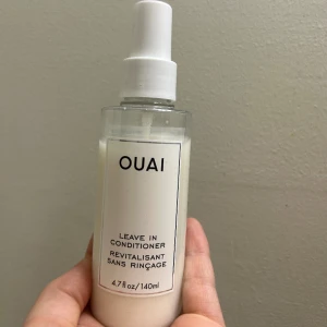 Leave in conditioner - Säljer den här leave in conditioner då den knappt kommer till användning för jag har många olika. Använde den här en gång och håret blev jätte mjukt. Originalpris 339kr