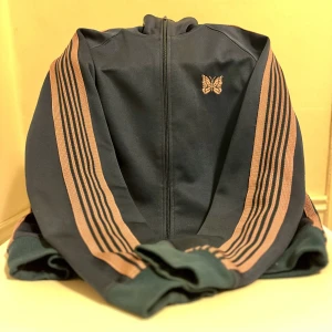 Needles - I väldigt bra skick, sparsamt använd då storleken är liten för mig. Size S Kvitto referens bland bilder