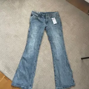 Brandy jeans, modellen är lowrise bootcut. Byxorna har aldrig används,  prislappen är kvar. 💗pris kan diskuteras 