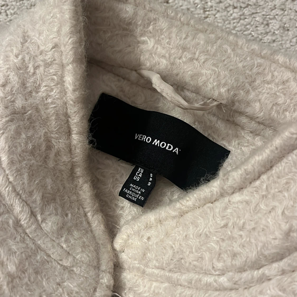 Beige jacka ifrån Vero Moda - 90