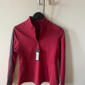 Equestrian Stockholm  - Equestrian Stockholm tröja i storlek M. Aldrig använd 