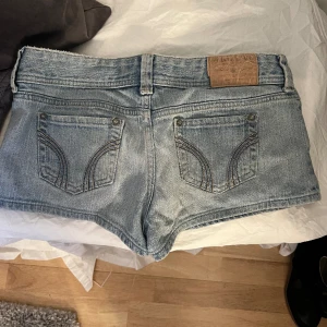 Lågmidjade hollister shorts - Lågmidjade hollister shorts! Jätte fina men kommer inte till användning💓 