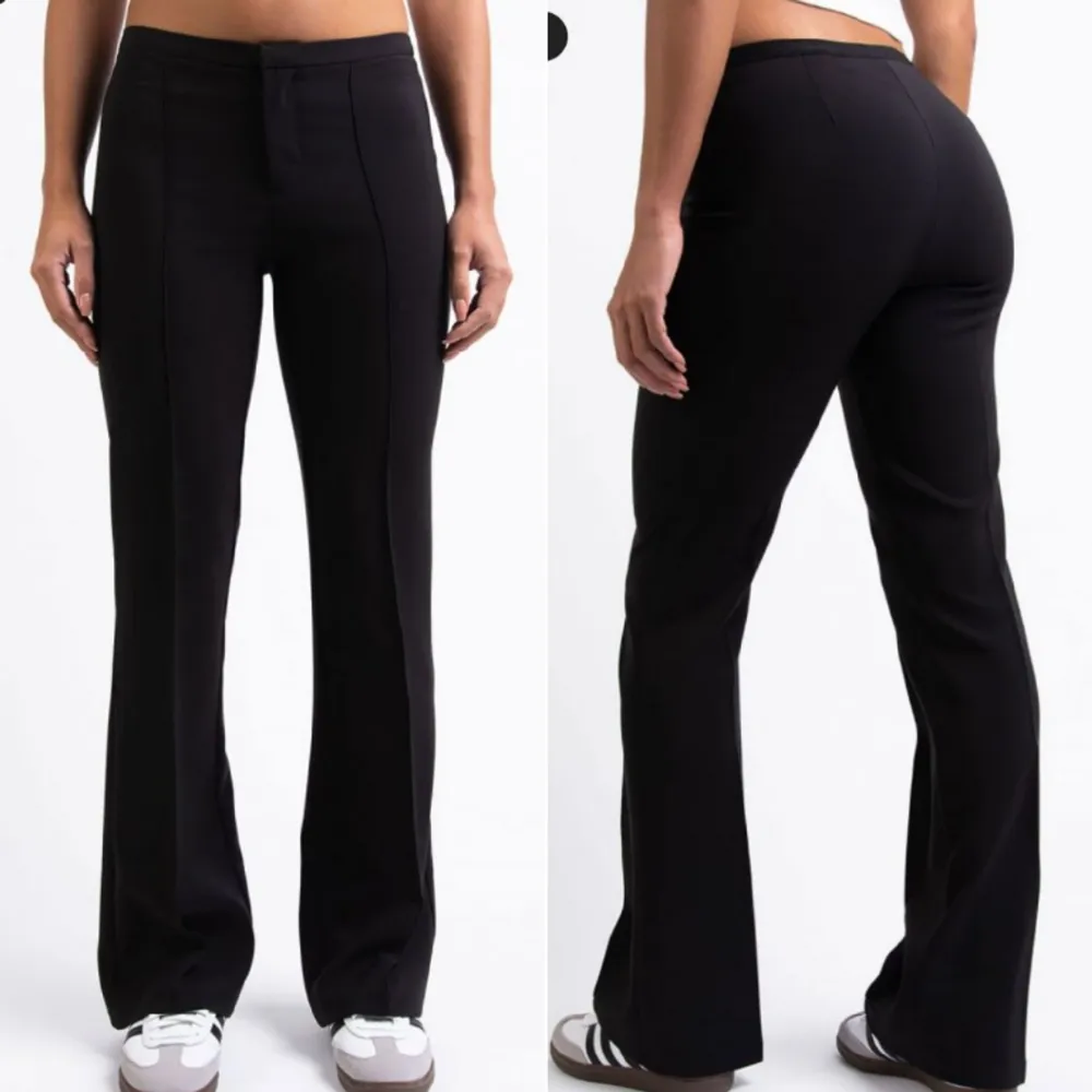 HELT NYA Madlady Lågmidjade Kostymbyxor modell Rachel Black. Stl 32 (XXS) längd regular (innerbenslängd ca 80 cm). Nypris 649,00 KR . Jeans & Byxor.