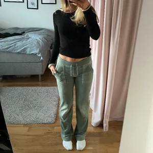 Juicy byxor - Säljer mina juicy couture byxor som jag tyvärr inte använder längre💗 Mycket gott skick💕 skriv för intresse, frågor eller fler bilder💗