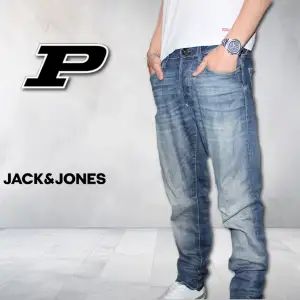 Snygga jeans från Jack&Jones i modellen slimfit/glenn - Stl 29/34 - OBS lite utsträckta vid låren så sitter lite som regular!