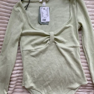 Body / topp - Body från H&M , aldrig använd med prislapp 