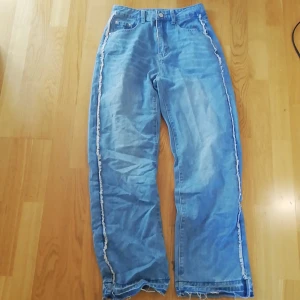 Jeans - Storlek S baggy bra skick 