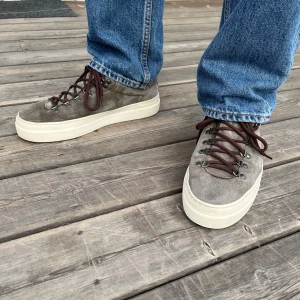 Diemme Sneakers  - Hyfsat bra skick, extra laces tillkommer endast. Nypris 3899. Storlek 42, hör av er vid frågor eller funderingar. 