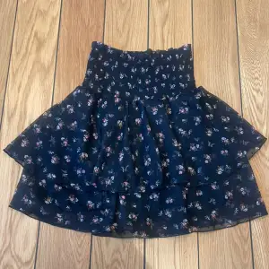 En kjol från Bik Bok i storlek xs som knappt är använd