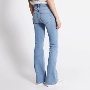 Low waist bootcut jeans  - Säljer dessa low waist bootcut jeans från lager 157 i färgen ”light used”. Säljes pga att de är förstora för mig. Har inte använts så mycket så de är väldigt bra skick.❤️