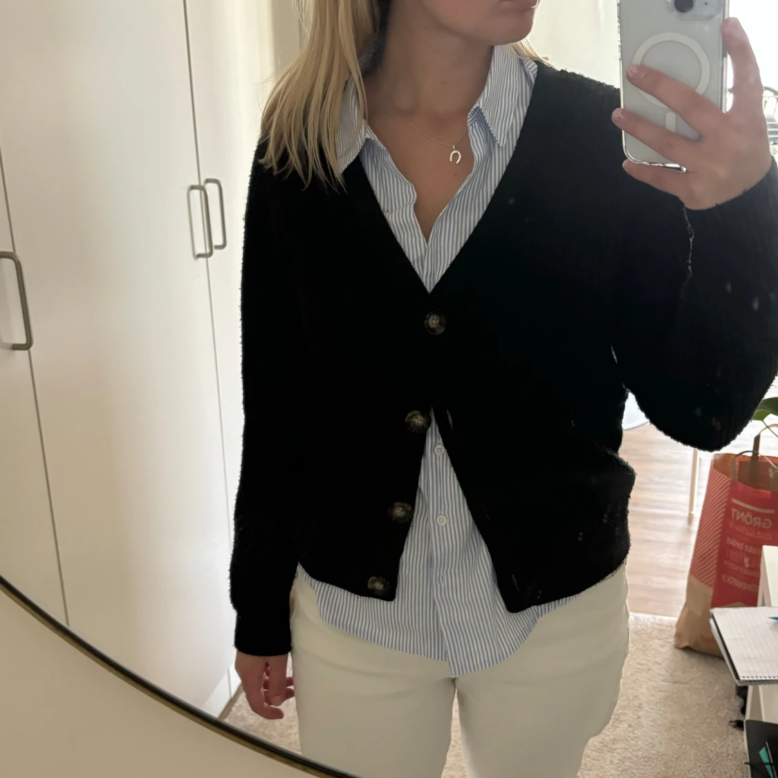 Svart stickad kofta - 90