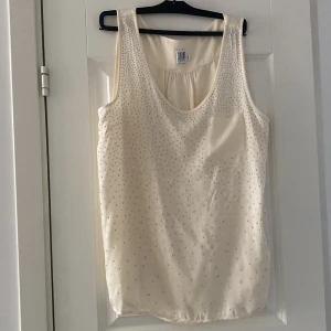 Linne - Oanvänt Saint tropez linne i storlek M. Bra skick, 100% viskos. 