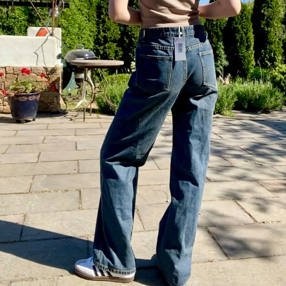 svinsnygga lowrise baggy jeans från venderbys! helt nya med lapp kvar, aldrig använda. . Jeans & Byxor.