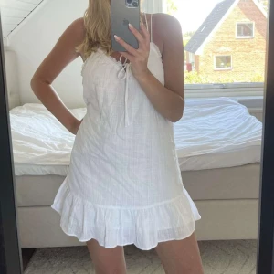 MINIKLÄNNING  - Aldrig använd med lappen kvar!!💞