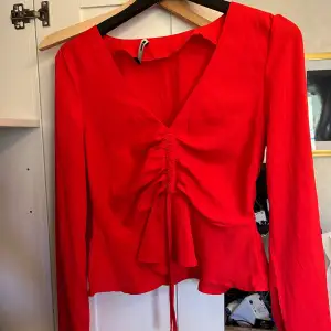 Rödtopp från Gina tricot i storlek S/M. 60kr
