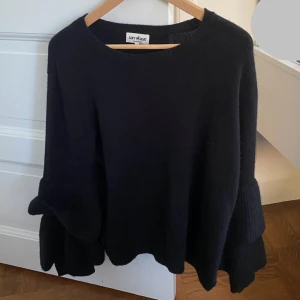 Soft Goat Tröja - Nypris: 2600 kr  Mycket bra skick! Som nyskick  Storlek: XL (kan passa L-M)  100% Kashmir