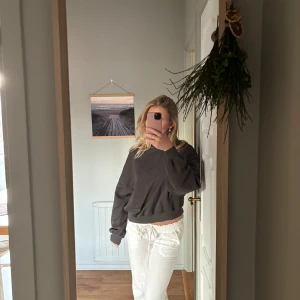 Oversize croppad sweatshirt - Aldrig använd men utan prislapp 