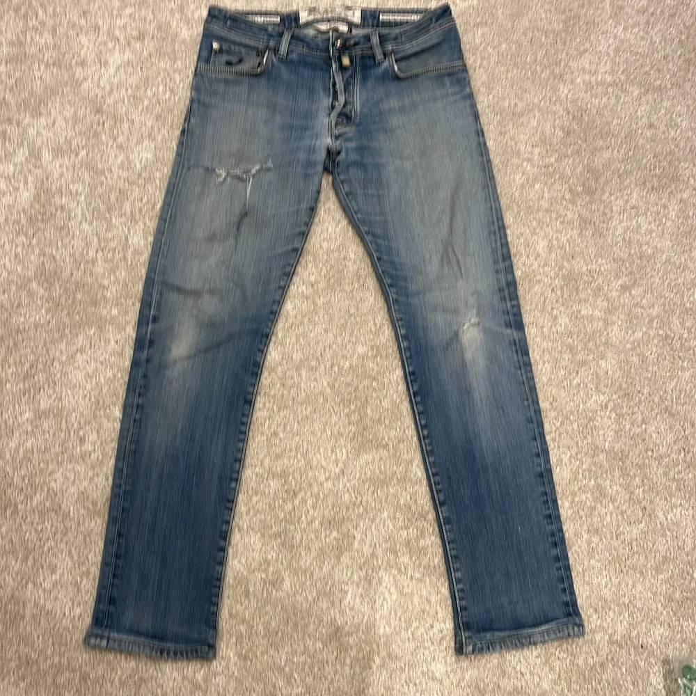 Feta jeans i okej skick storlek 33skick 5/10 skriv vid minsta fundering pris går att diskuteras vid snabb affär 👖💯. Jeans & Byxor.