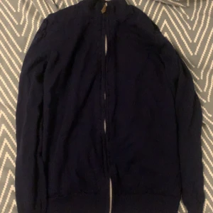 Stenströms zip - En riktig fet stenström zip i merino-ull. Nypris 2100kr mitt pris 500kr, Säljer då den blivit för liten.