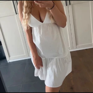 Volangklänning  - Från bikbok storlek M. 