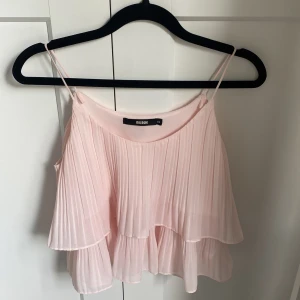 rosa volanglinne - Rosa volanglinne från bikbok i strl xs, superfint till sommaren💗💗