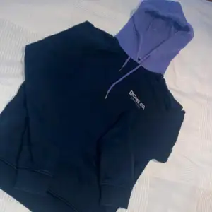 Supersnygg dickies hoodie som tyvärr aldrig blivit använd💞 Storlek L. Priset kan diskuteras vid snabb affär💞