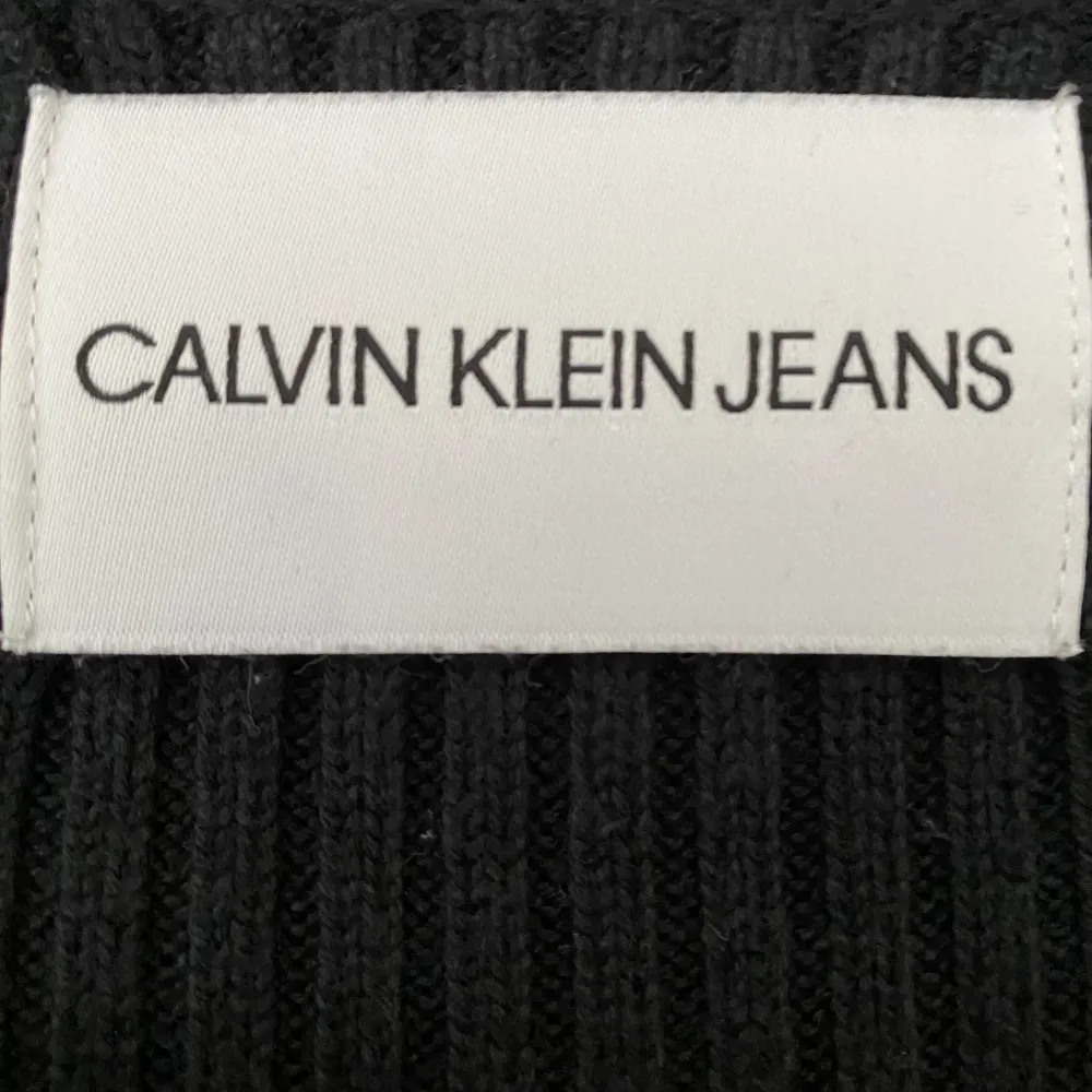 Mörkblå stickad tröja från Calvin Klein som passar xs/s💞. Stickat.
