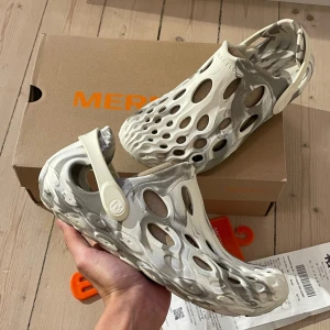 Merrell Hydro Moc Bloom - Supernajs sandaler att ha me på en sommarvandring. Eu 41 / Us 8 Nyskick