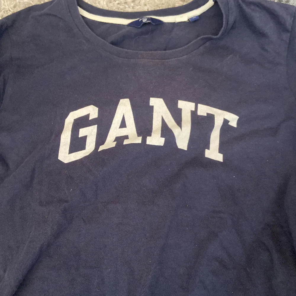 Knappast använd från Gant, passar allt från XS-M. T-shirts.