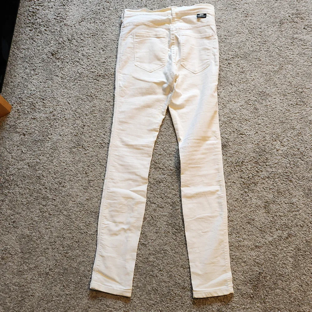 Fint skick, storlek M, typ 38, w29 Stretch och tunnare tyg . Jeans & Byxor.