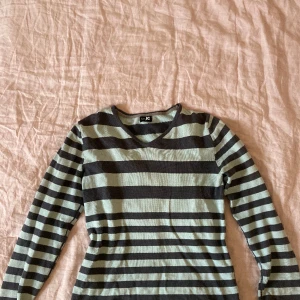 Randig långärmad - Så fin tröja som jag dock aldrig använder! 