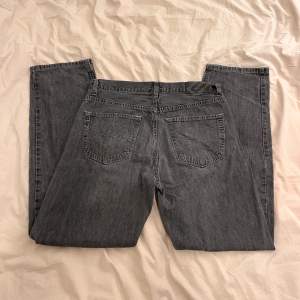 Gråa Mc Gordon jeans i storlek W33 L 32. Köpta på second hand och i bra skick.