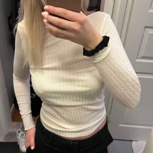 Topp/tröja - Säljer topp/tröja från Intemissimi i storlek S. Använd 2 gånger🙌🏼