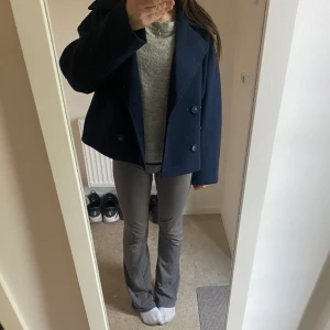 Designbysi  - Säljer en jätte fin liknade designbysi kappa, helt ny och aldrig använd. Pris kan diskuteras 💞