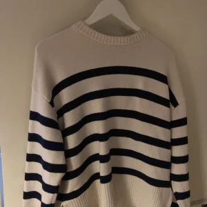 Stickad tröja från Zara☺️ - Lite nopprig därav priset, nypris 399