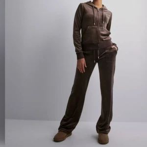 Juicy couture set - Säljer nu mitt fina set, då det inte kommer till användning längre.  Använd fåtal gånger🫶🏼