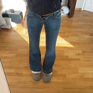 Bootcut jeans - Sjukt snygga jeans från Big star, tyvärr för små för mig😓jag är 177 cm💕 midjemått: 39cm Innerben: 78cm