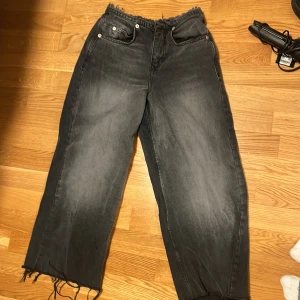 Baggy jeans - Säljer dessa baggy jeans från Urban outfitters då de aldrig kommit till använding💗