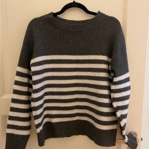 Randig tröja! - Fint sick!  Endast testad!