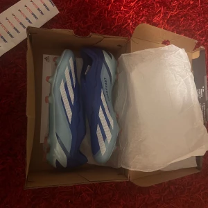 HELT NYA ADIDAS X CRAZYFAST .1 LACELESS ELITE  - helt nya med kvitto från Intersport! Storlek 44 2/3 Nypris 2999kr  Vid fler frågor är det bara att höra av dig!