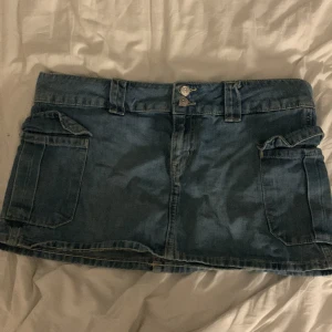 Kort kjol - Super fin kort kjol i L inte för kort men inte för lång!